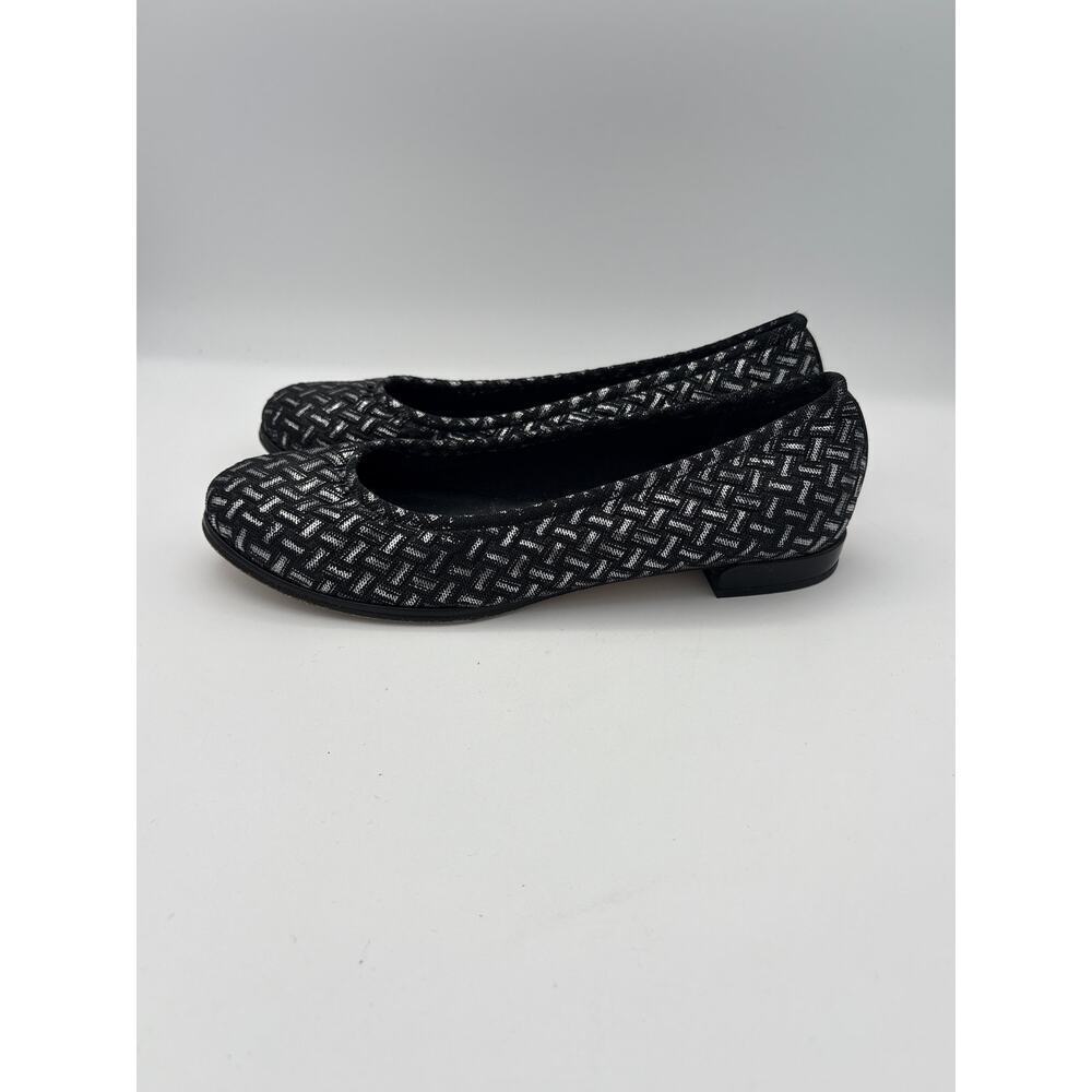 Women’s Stuart Weitzman Size 7 Black & Silver Patterned Flats - Picture 3 of 6